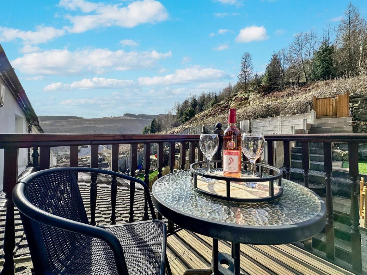 3 Bed Home In Tonypandy With Balcony View Room Llwynypia Zewnętrze zdjęcie