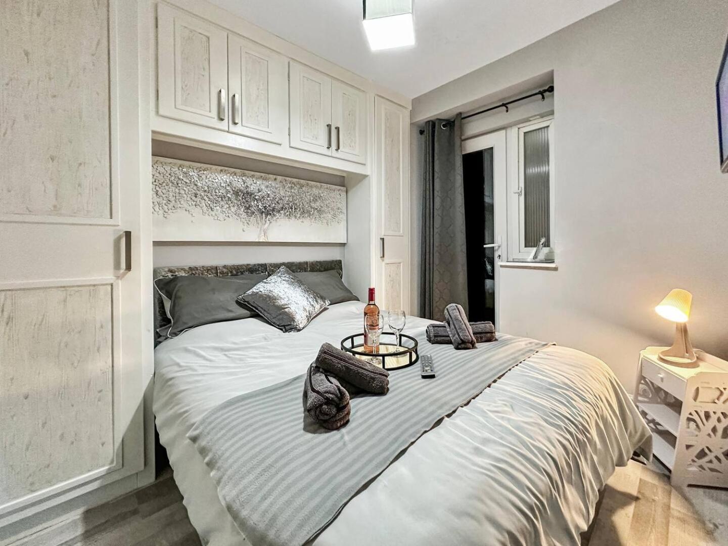 3 Bed Home In Tonypandy With Balcony View Room Llwynypia Zewnętrze zdjęcie