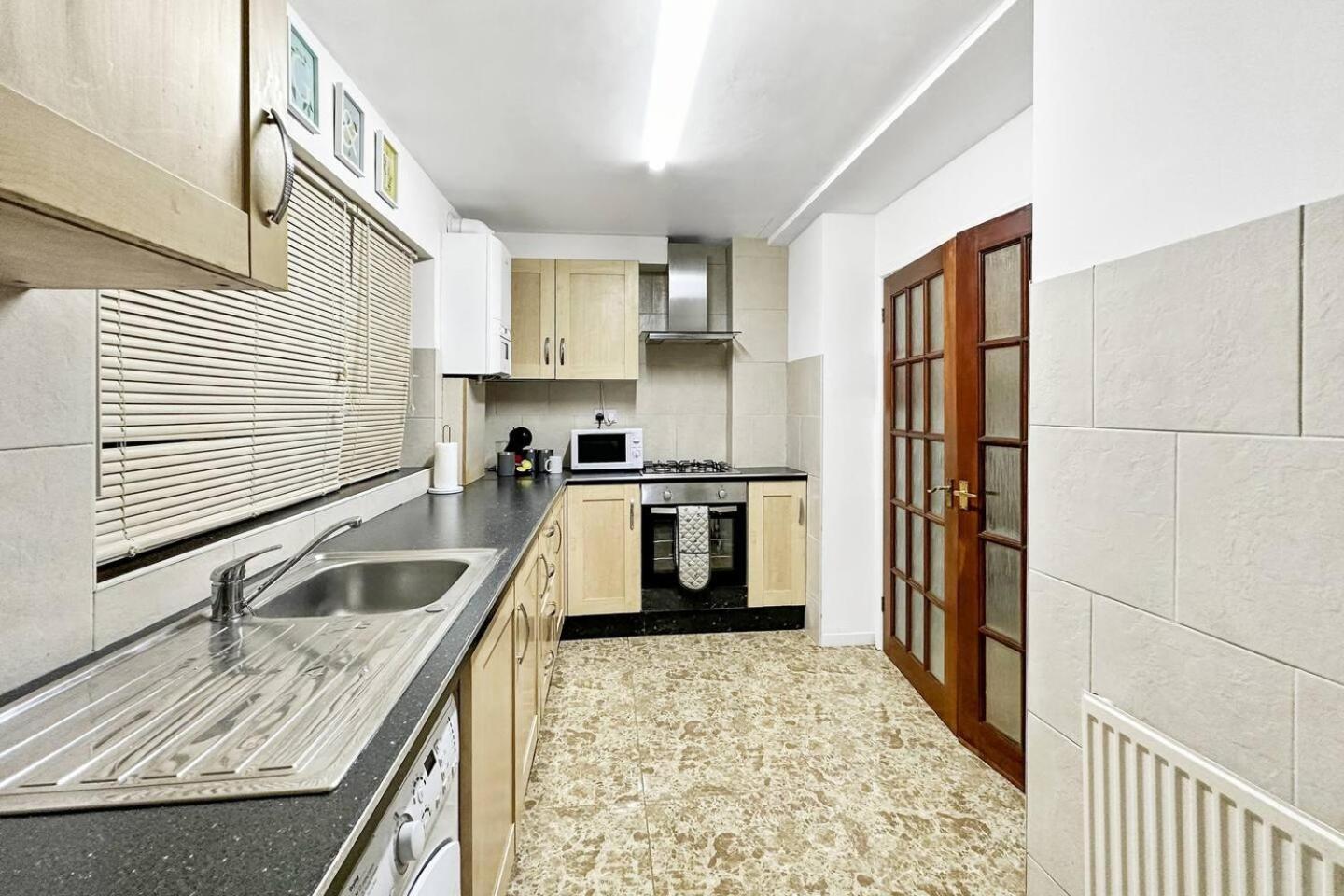 3 Bed Home In Tonypandy With Balcony View Room Llwynypia Zewnętrze zdjęcie