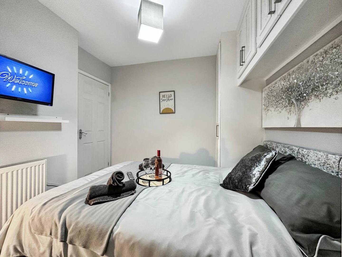 3 Bed Home In Tonypandy With Balcony View Room Llwynypia Zewnętrze zdjęcie