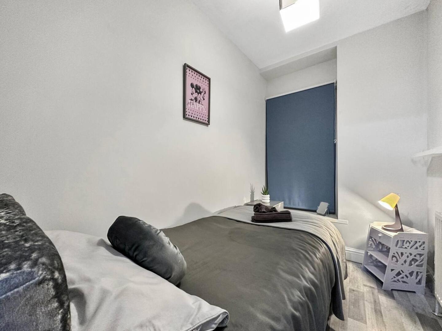 3 Bed Home In Tonypandy With Balcony View Room Llwynypia Zewnętrze zdjęcie