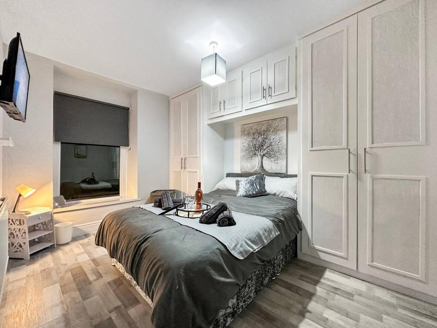 3 Bed Home In Tonypandy With Balcony View Room Llwynypia Zewnętrze zdjęcie