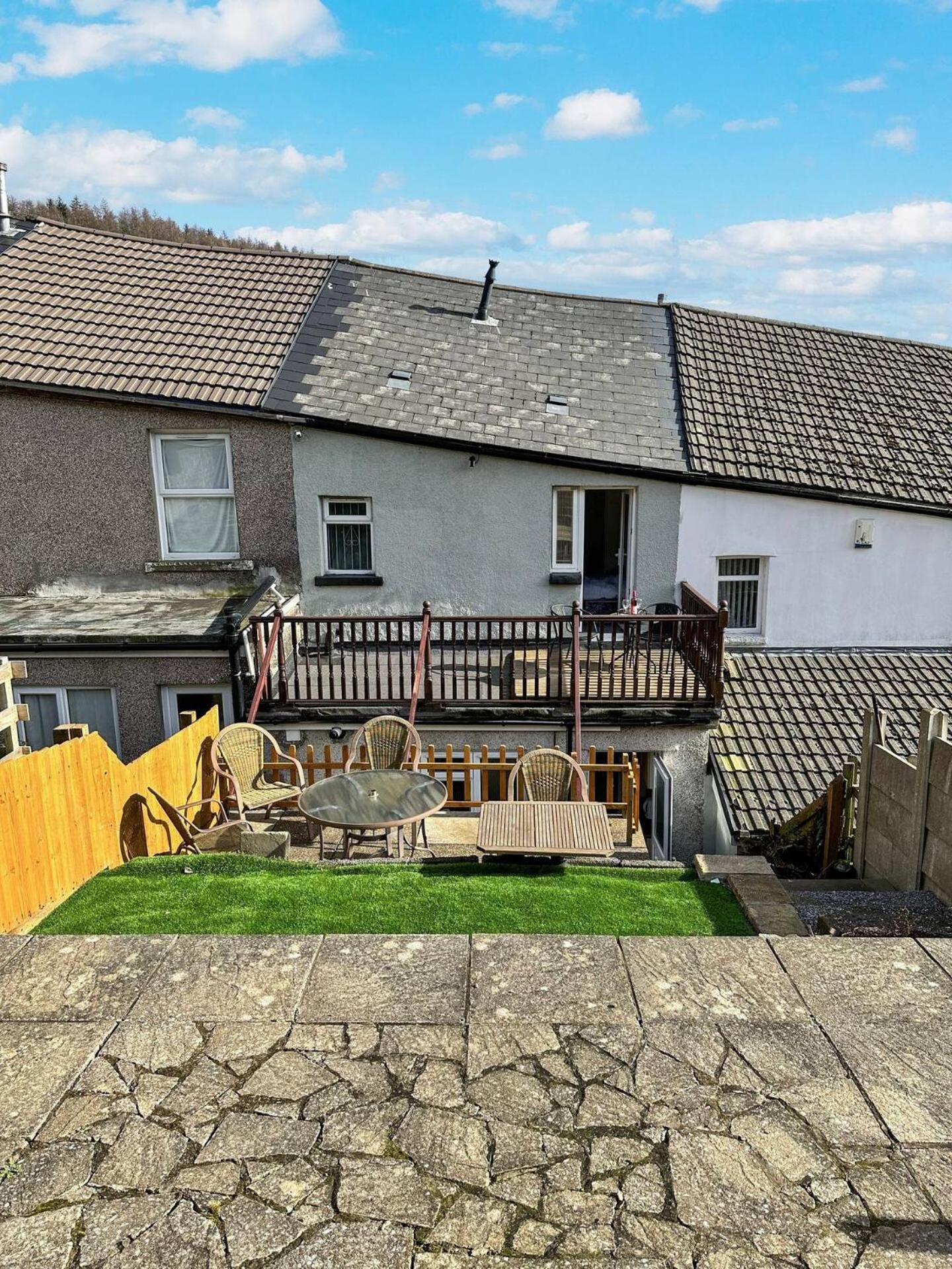 3 Bed Home In Tonypandy With Balcony View Room Llwynypia Zewnętrze zdjęcie